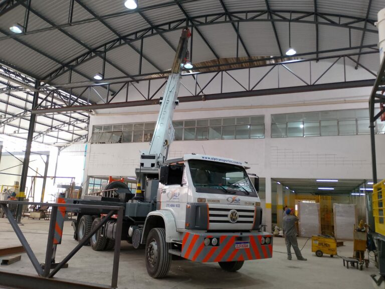  Locar Caminhão Munck na Mooca-SP